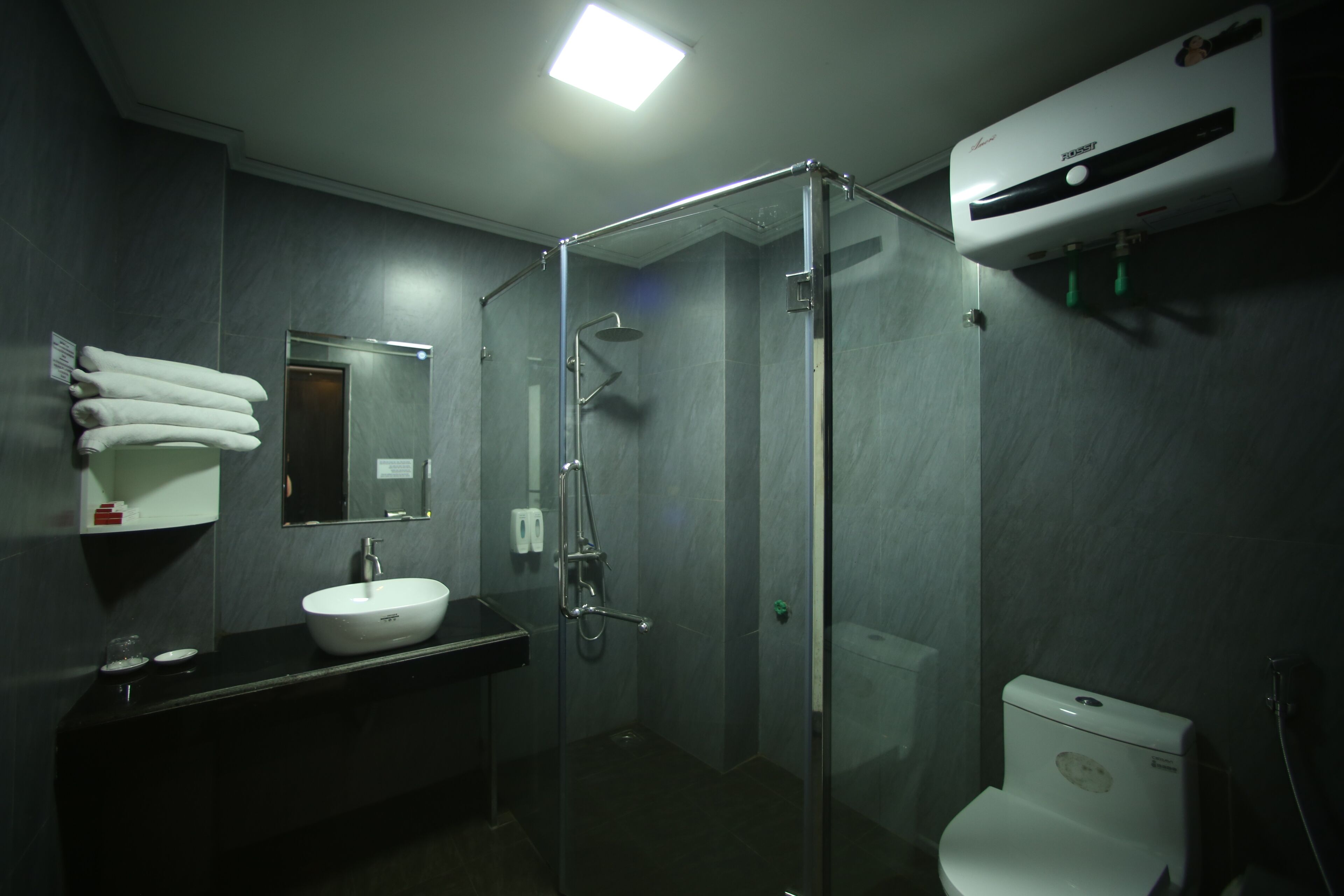 shower, free toiletries, hair dryer, slippers