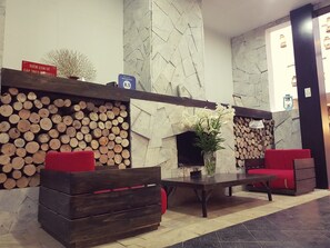 Lobby sitting area - Phuong Nam Mountain View Hotel (Sa Pa)