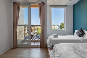 Familie-studiosuite, balkong | Wi-fi (inkludert) og sengetøy