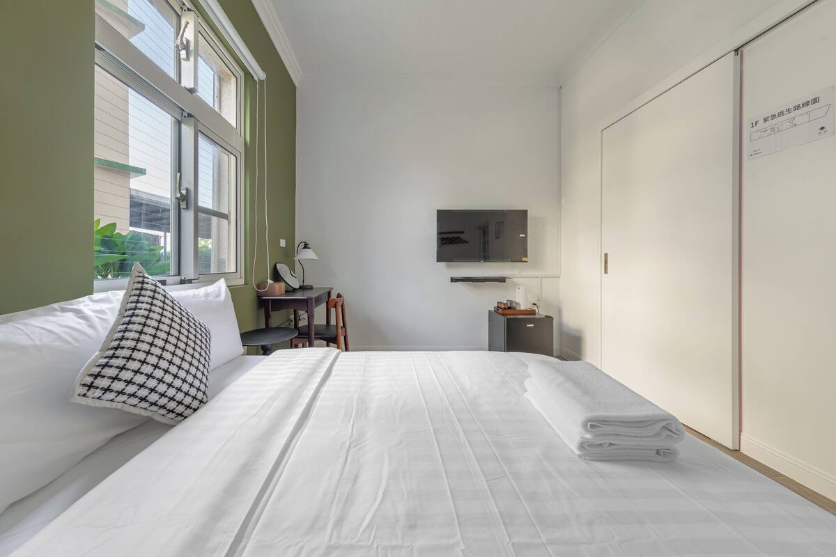 Double Room with External Bathroom | WiFi (free), bed sheets