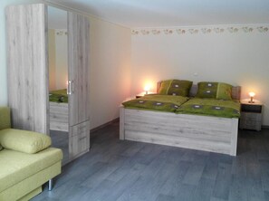 In-room safe, blackout curtains, free WiFi, bed sheets