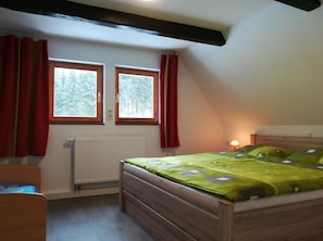 Family Suite | In-room safe, blackout drapes, free WiFi, bed sheets