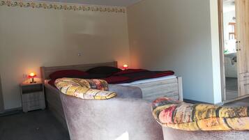 Comfort-Doppelzimmer, 1 King-Bett, Kühlschrank, zum Innenhof hin | Zimmersafe, Verdunkelungsvorhänge, kostenloses WLAN, Bettwäsche