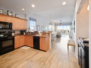 Kühlschrank, Mikrowelle, Geschirrspüler