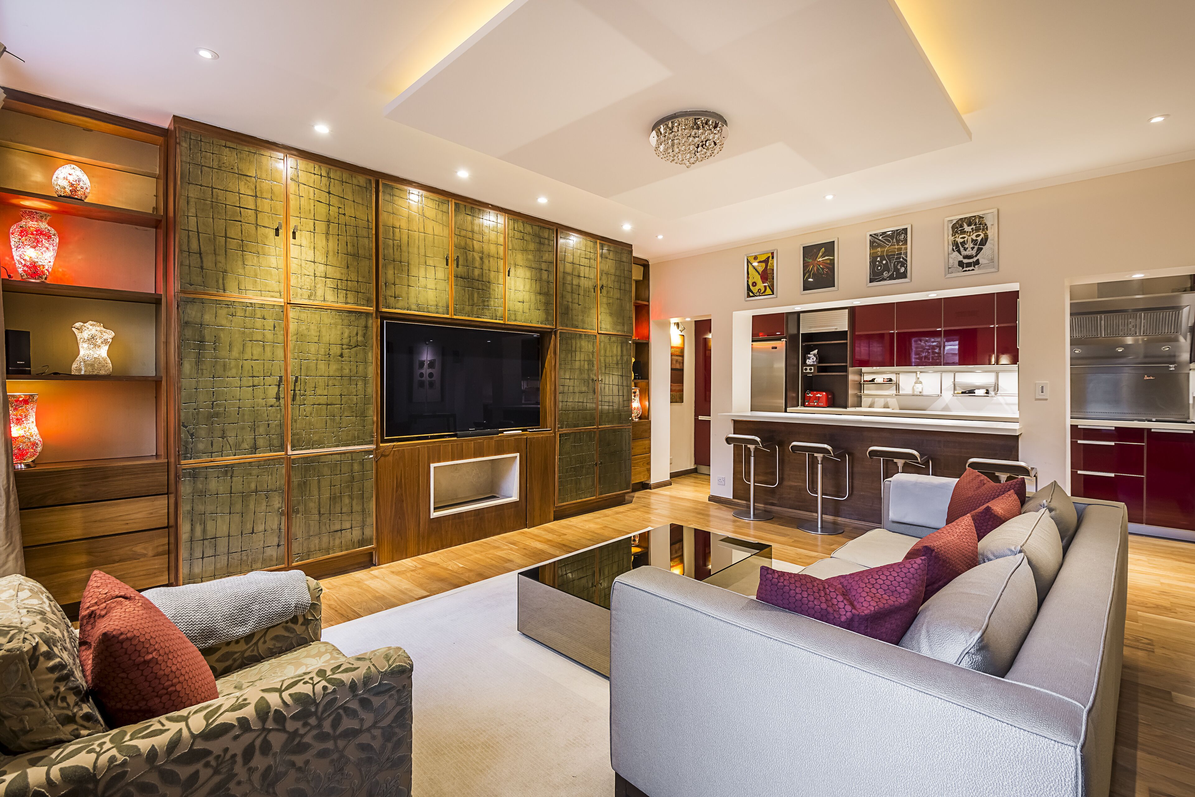 Una Smart TV, un reproductor de DVD