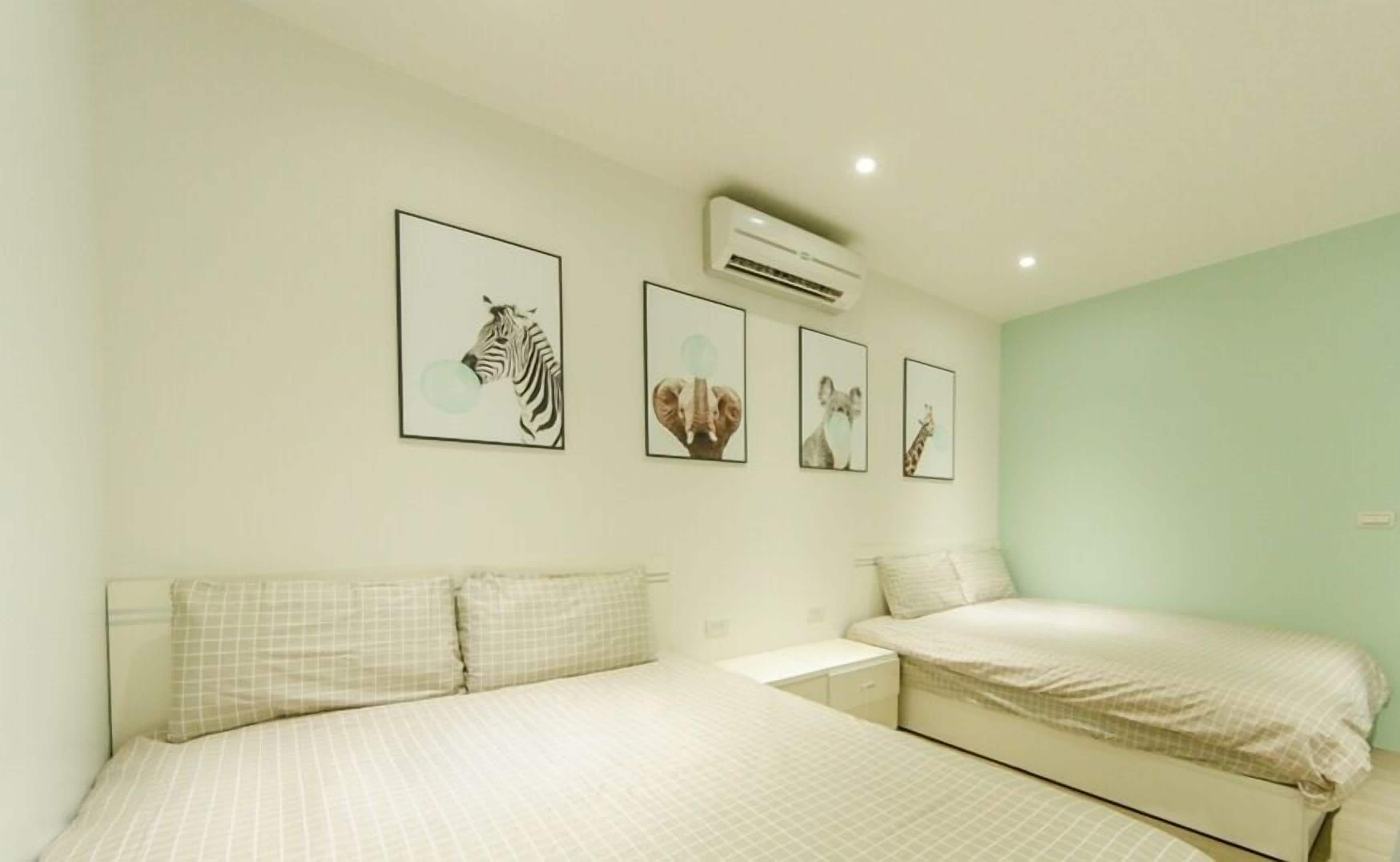 Ropa de cama de alta calidad, escritorio, wifi gratis y ropa de cama 