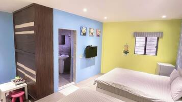 Chambre Quadruple Standard | Literie de qualité supérieure, bureau, Wi-Fi gratuit, draps fournis