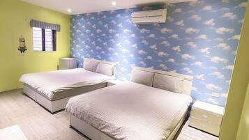 Standard-herbergi fyrir fjóra | Rúmföt af bestu gerð, skrifborð, ókeypis þráðlaus nettenging, rúmföt