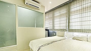 Standard-herbergi fyrir þrjá | Rúmföt af bestu gerð, skrifborð, ókeypis þráðlaus nettenging, rúmföt