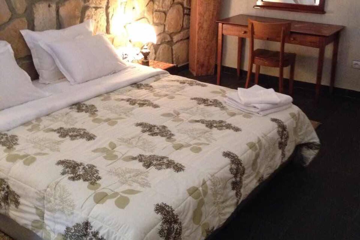 Free cots/infant beds, bed sheets