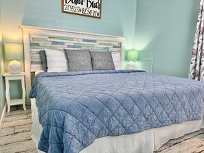 1 chambre, fer et planche à repasser, accès Internet