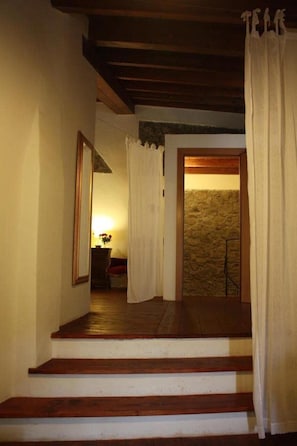 套房 | 办公桌、床单