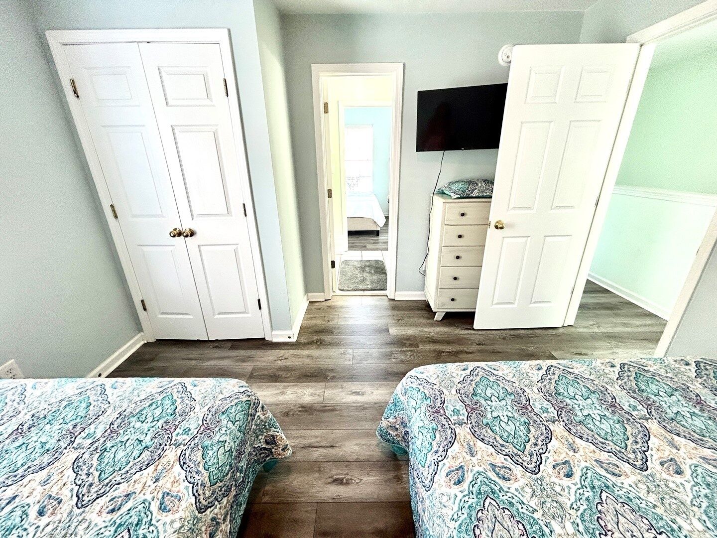 4 bedrooms, iron/ironing board, WiFi