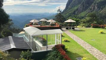 Phòng Premier, máy điều hòa, quang cảnh núi | Két bảo mật tại phòng, trang bị nội thất với thiết kế riêng biệt, bàn