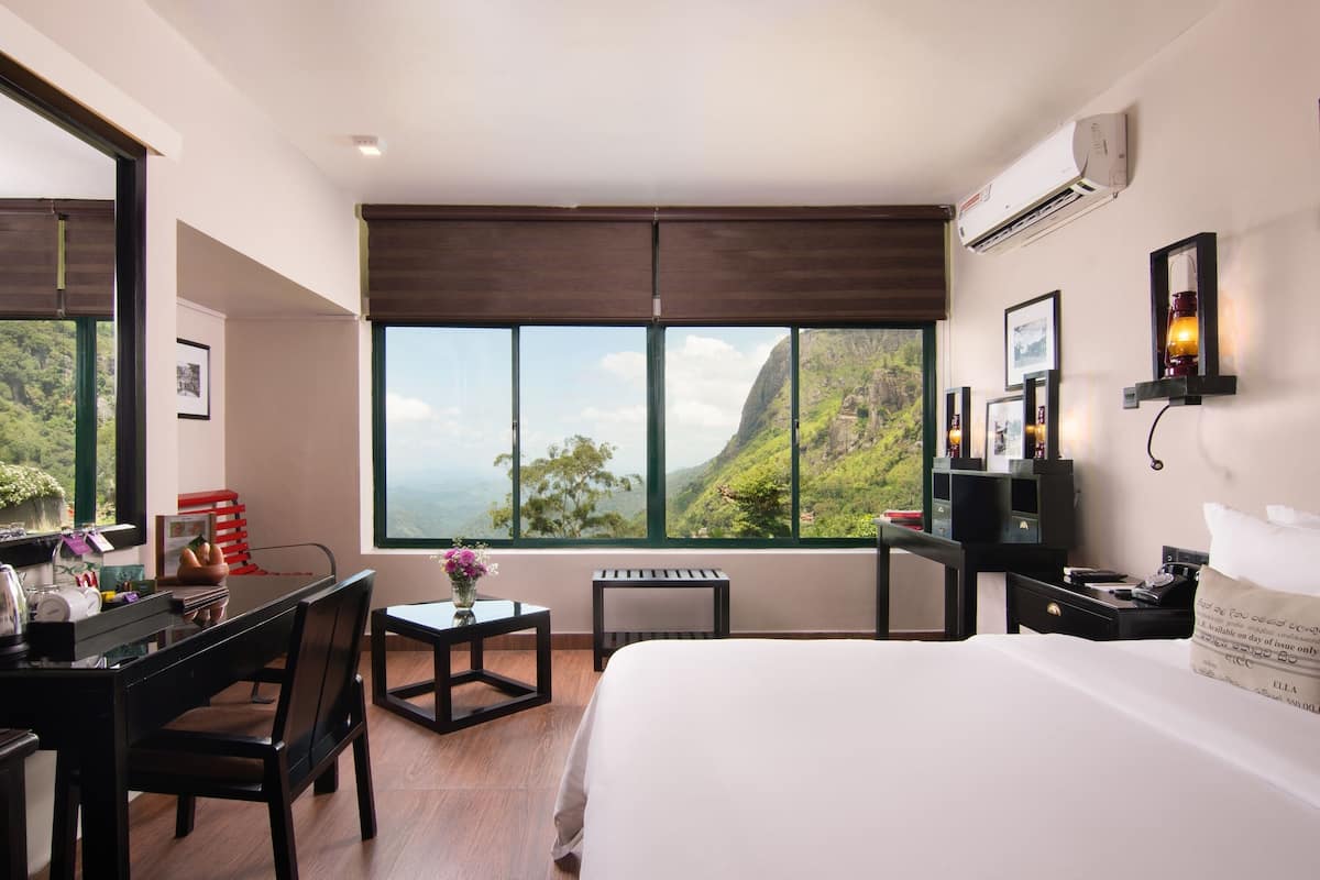 premier room, air conditioning, mountain view | in-room safe, individually furnished, desk, iron/ironing board