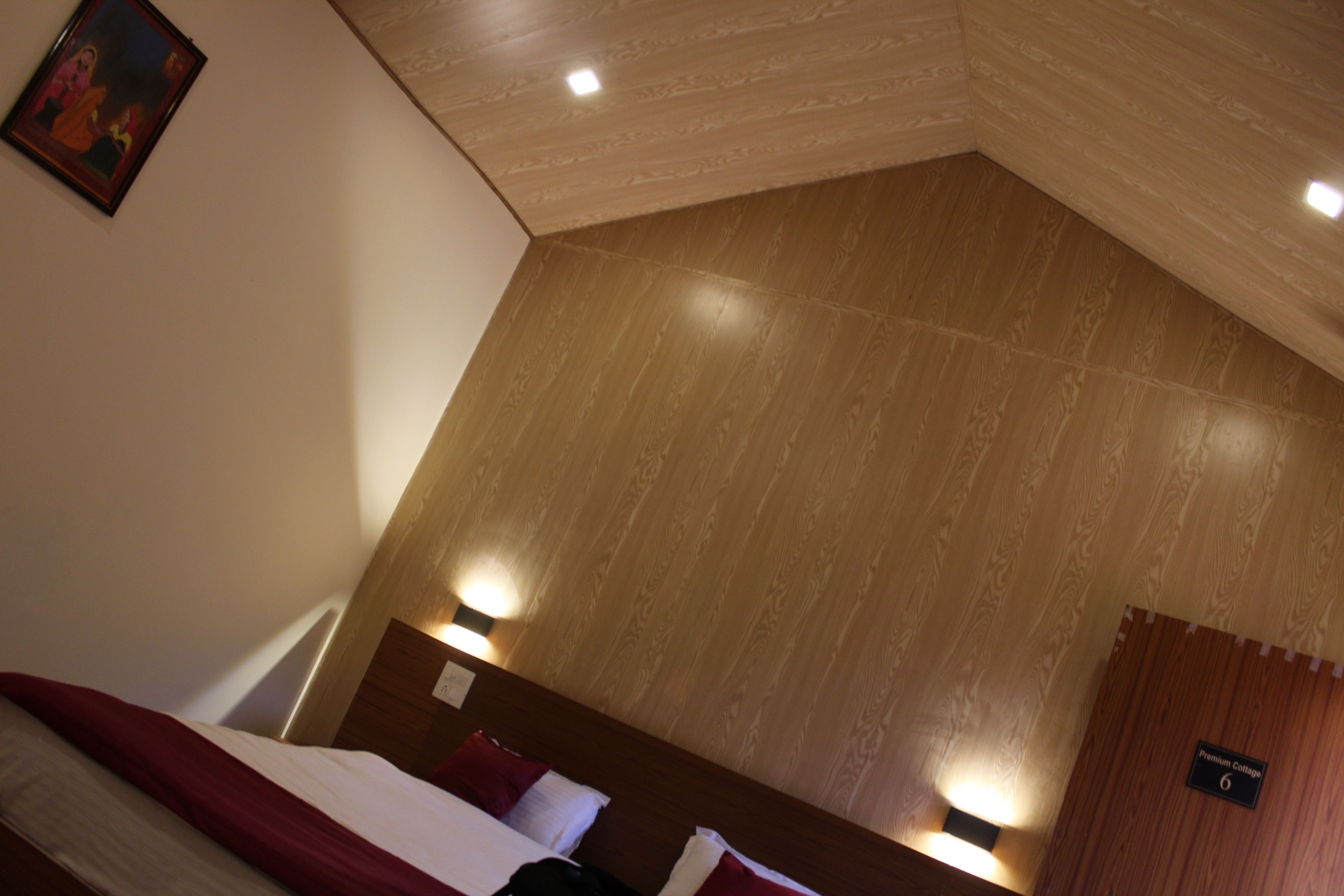 Premium Room | Desk, bed sheets