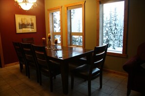 Dining - Big White Village 3 Bedroom Condo Best Ski in/out (Beaverdell)