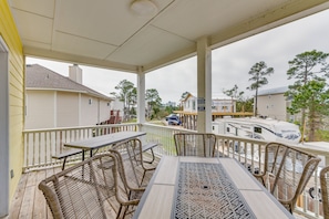 Outdoor dining - Orange Beach Family Duplex w/ Deck < 1 Mi to Shore (Orange Beach)