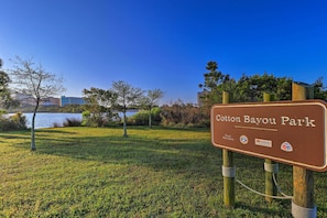 Property grounds - Orange Beach Family Duplex w/ Deck < 1 Mi to Shore (Orange Beach)