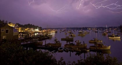 Pet Friendly-Steps from All-Harbor View Apt Heart of Boothbay Harbor's Downtown.