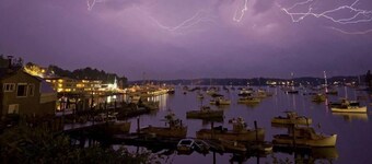 Pet Friendly-Steps from All-Harbor View Apt Heart of Boothbay Harbor's Downtown.