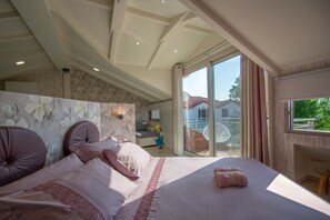 Luxury Loft, Partial Sea View | Individually decorated, iron/ironing board, free WiFi, bed sheets - Villa Daizy (Zakynthos)