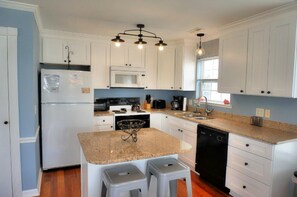 Refrigerador, microondas, horno, lavavajillas