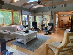 Smart TV, books - Eastham home near the water & bike path; large screened in porch - Pet Friendly (Eastham)
