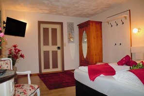 Desk, soundproofing, free cots/infant beds, rollaway beds