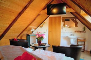 Skrivbord, ljudisolering, gratis barnsängar och extrasängar