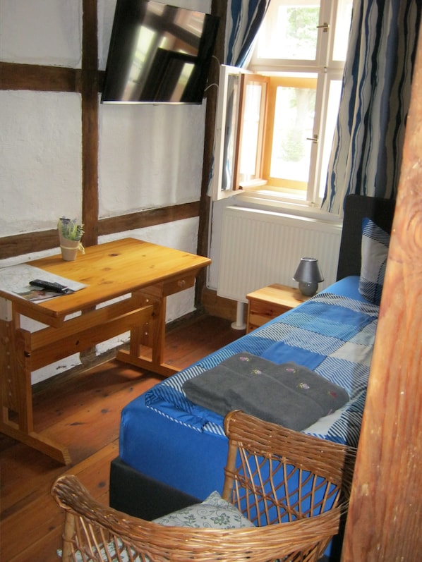 Desk, soundproofing, free cots/infant beds, rollaway beds