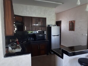Villa, 2 Bedrooms | Private kitchen | Fridge, microwave, oven, stovetop - Villa Espace Vert (Fes)