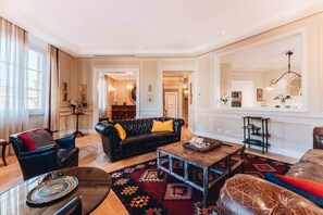 TV, video games, books - Luxury Suite Apartment of 200sqm with terrace (Firenze)