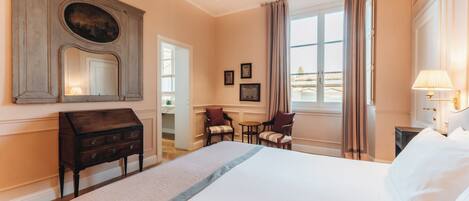 3 chambres, coffres-forts dans les chambres, fer et planche Ă repasser