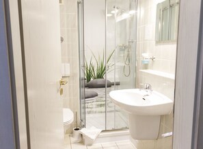 Free toiletries, hair dryer, towels - Hotel Landsberg (Landsberg)
