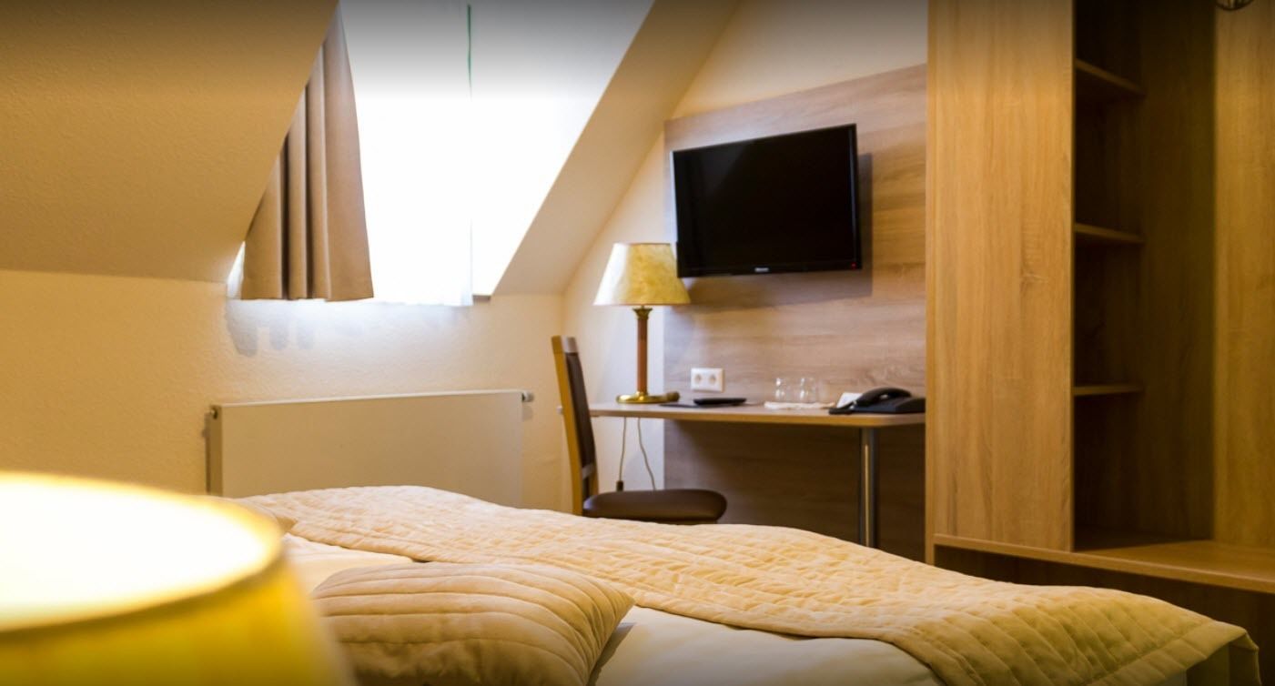 Basic Double Room | Desk, free WiFi, bed sheets