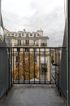 Interior - Coquelicot | Delightful 1 Bedroom Apt near Eiffel Tower (Paris)