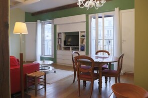 Interior - Coquelicot | Delightful 1 Bedroom Apt near Eiffel Tower (Paris)