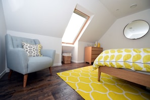 4 bedrooms, iron/ironing board, travel crib, free WiFi