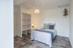 2 slaapkamers, een strijkplank/strijkijzer, reisbedje, gratis wifi