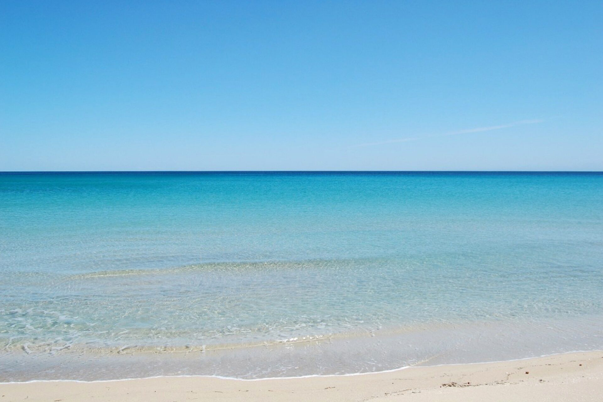 Plage, chaises longues