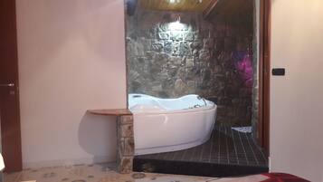 Camera, idromassaggio | 1 camera, biancheria da letto di alta qualità, con stile personalizzato