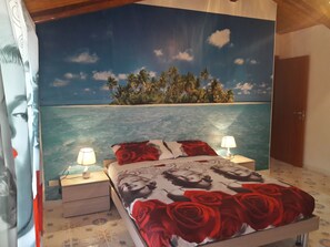 1 bedroom, premium bedding, individually decorated, soundproofing - Borgo Paradiso (Castel San Giorgio)