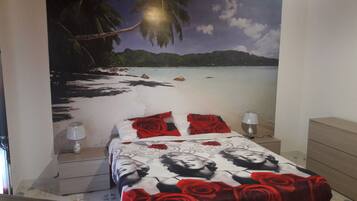 Zimmer, Balkon | 1 Schlafzimmer, hochwertige Bettwaren, individuell dekoriert