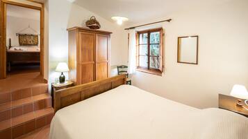 2 bedrooms, iron/ironing board, WiFi (free), bed sheets