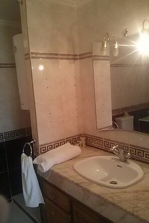 Villa, 4 Bedrooms | Bathroom sink - Villa Mimosa (Fes)