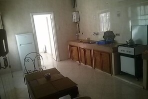 Villa, 4 Bedrooms | Private kitchen