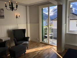 Dobbeltrom, 2 enkeltsenger, min balkong | Área de estar