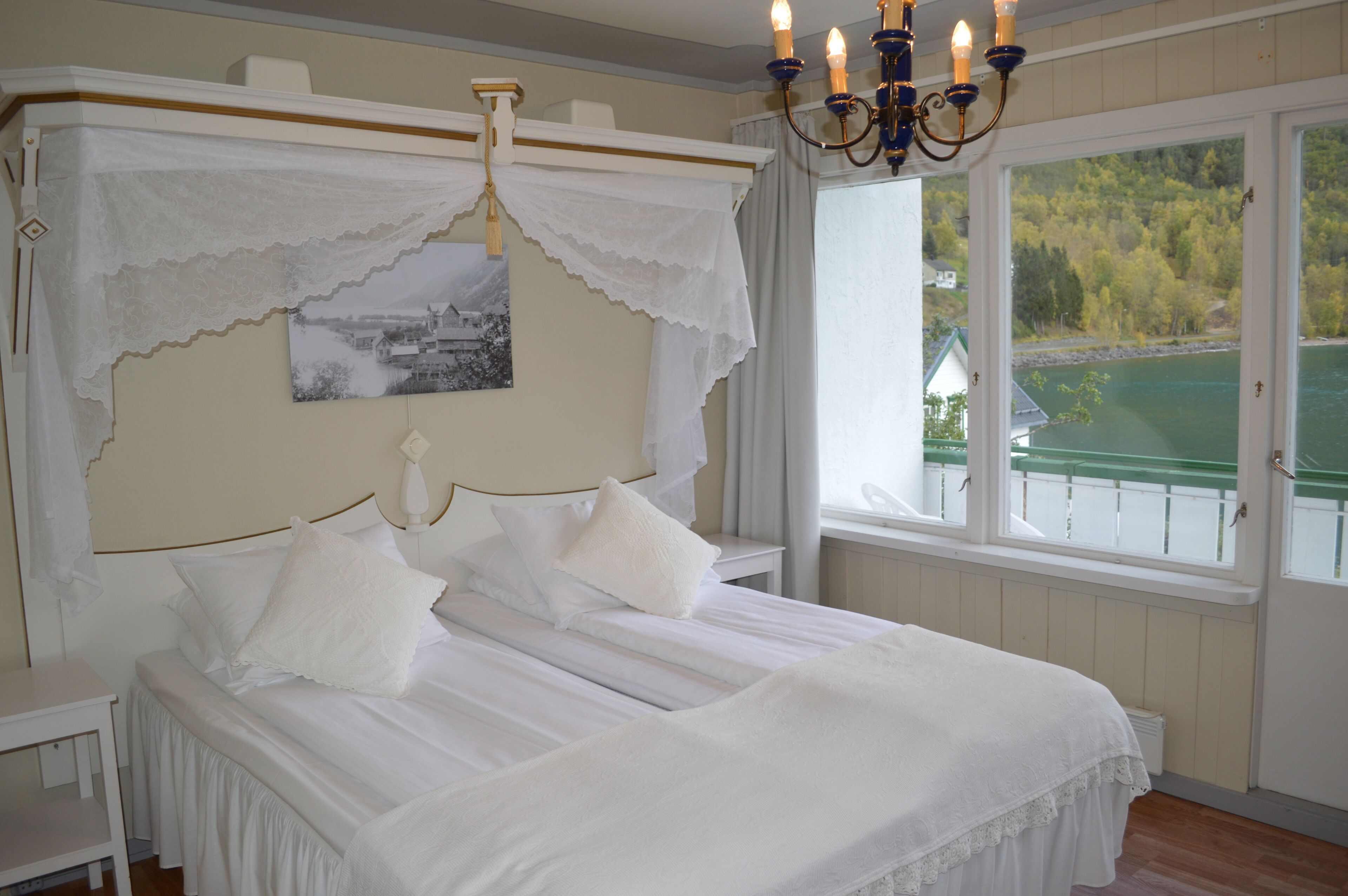 double room, 2 single beds, balcony | minibar, free wifi, bed sheets