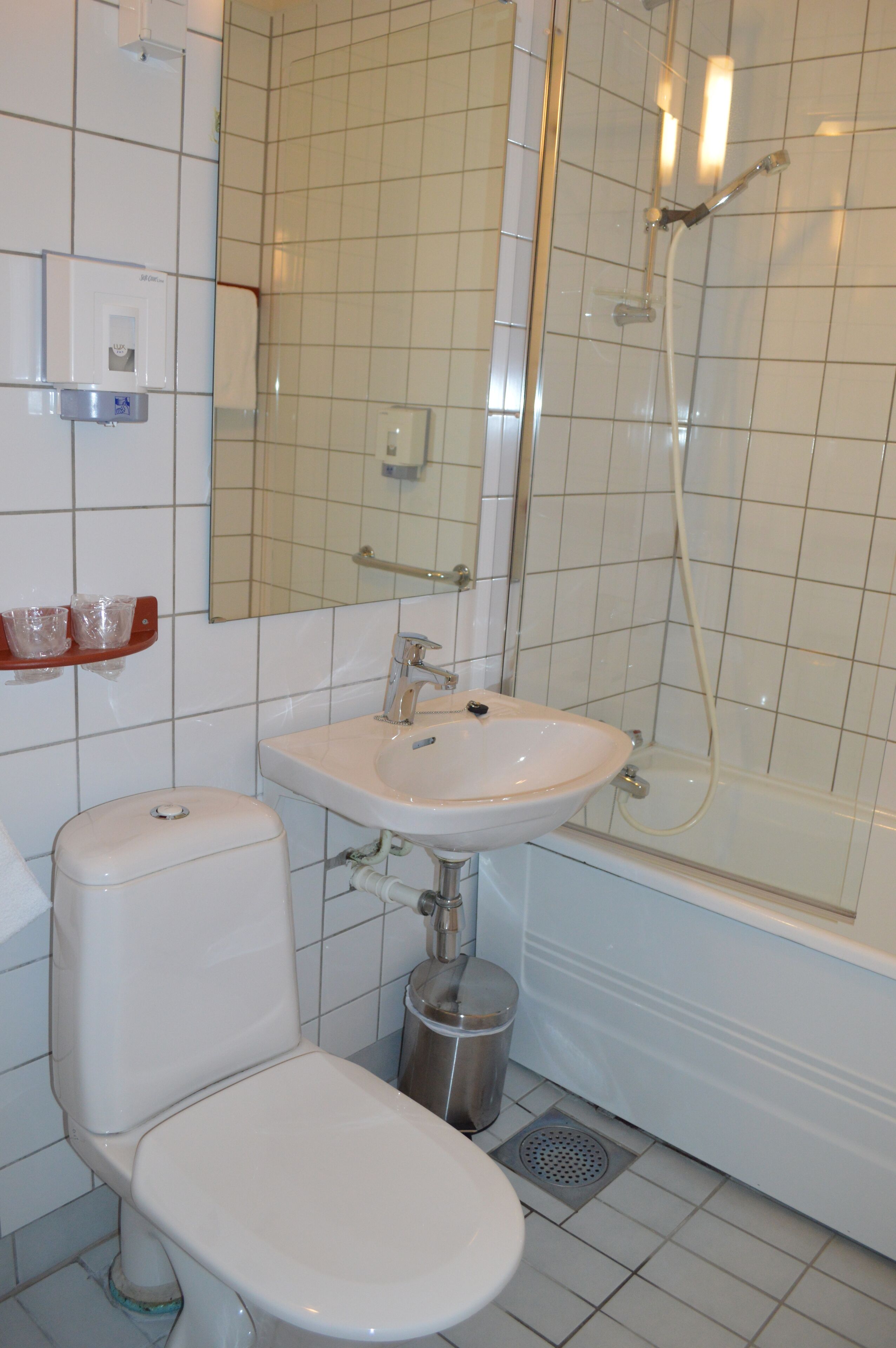 double room, 2 single beds, balcony | minibar, free wifi, bed sheets